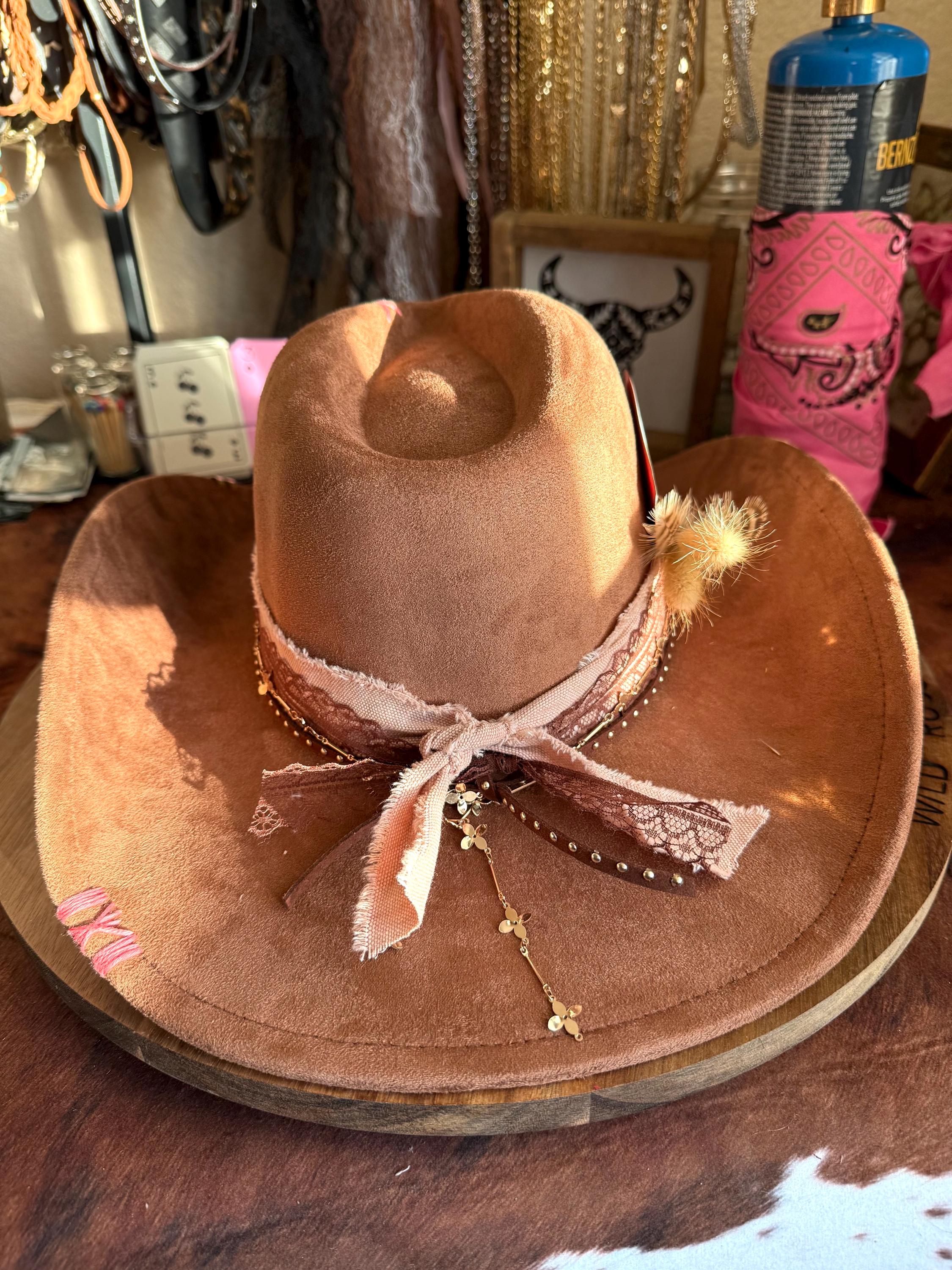 Brown Howdy Darlin display picture 1