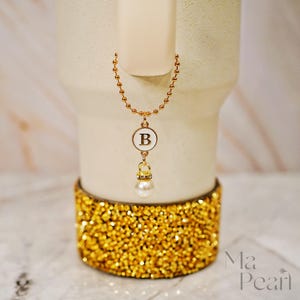 Pulsera de oro personalizada con dije de letra esmaltada y gota de cristal de perla para vasos, botellas, bolsos, accesorio personalizado elegante, llavero