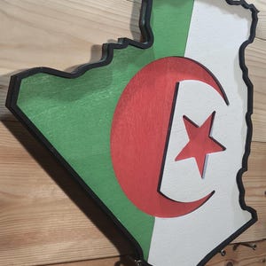 Carte avec drapeau incrusté Algérie en 3 dimensions 3 couches Découpe laser Bois Décoration murale Afrique