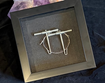 外科手術で骨を切断したジグリの実物 - 本物の検死ダークアート