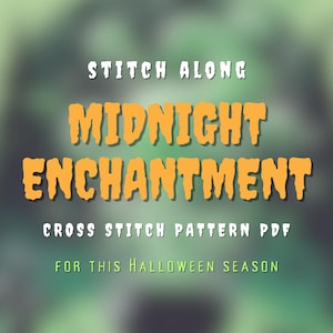 Może przedstawiać: Cyfrowy wzór haftu krzyżykowego w formacie PDF z napisem "Stitch Along Midnight Enchantment" w pomarańczowym, stylizowanym kroju pisma. Zawiera również tekst "Cross Stitch Pattern PDF" i "For This Halloween Season". Tło jest rozmyte zielone.