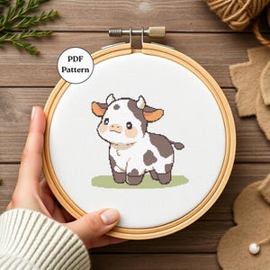 Kawaii koe kruissteekpatroon PDF schattig boerderijdier borduurwerk gemakkelijk geteld kruissteek voor beginners DIY kinderkamer decor Koeienliefhebbers geschenken