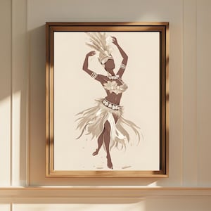 Puede incluir: Impresión enmarcada de una bailarina con vestuario tradicional. La obra presenta a una bailarina en tonos marrones y blancos, con un tocado y falda de plumas. La imagen está sobre un fondo crema y enmarcada en madera marrón claro.