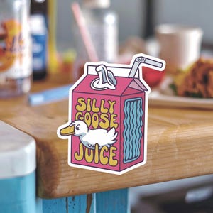 Confezione di adesivi Silly Goose Juice (set da 3), adesivo divertente con oca, adesivo in vinile stravagante, adesivo con animale carino dei cartoni animati, adesivo per laptop