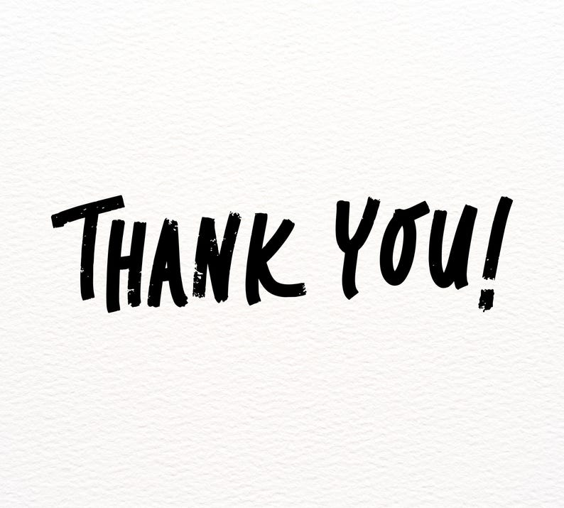 Op de afbeelding: Zwarte handgeschreven tekst op een witte achtergrond: "Thank You!". De tekst is vetgedrukt, in een penseelstijl en licht gestructureerd. Het uitroepteken benadrukt de boodschap.