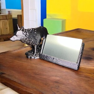 Tarjetero de Lobo Negro: Organizador de escritorio para amantes de la naturaleza