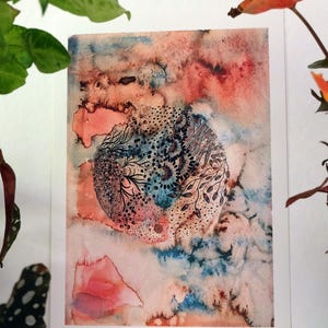 Imaginärer Planet Kunstdruck – A4 Aquarell & Tusche Illustration – Kosmische botanische Wandkunst – Mikrokosmos-Serie