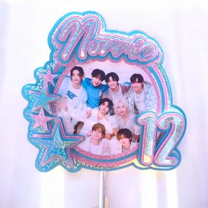 Topper per torta 3D Stray Kids da 7 pollici, decorazione per compleanno in cartoncino glitterato olografico, personalizzato, fatto a mano, fan SKZ KPOP, boyband coreana, personalizzato