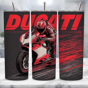 Op de afbeelding: Zwarte beker met een rood en wit motorfietsontwerp. Het woord "DUCATI" staat in het rood. Het ontwerp toont een motorracer in rode uitrusting.