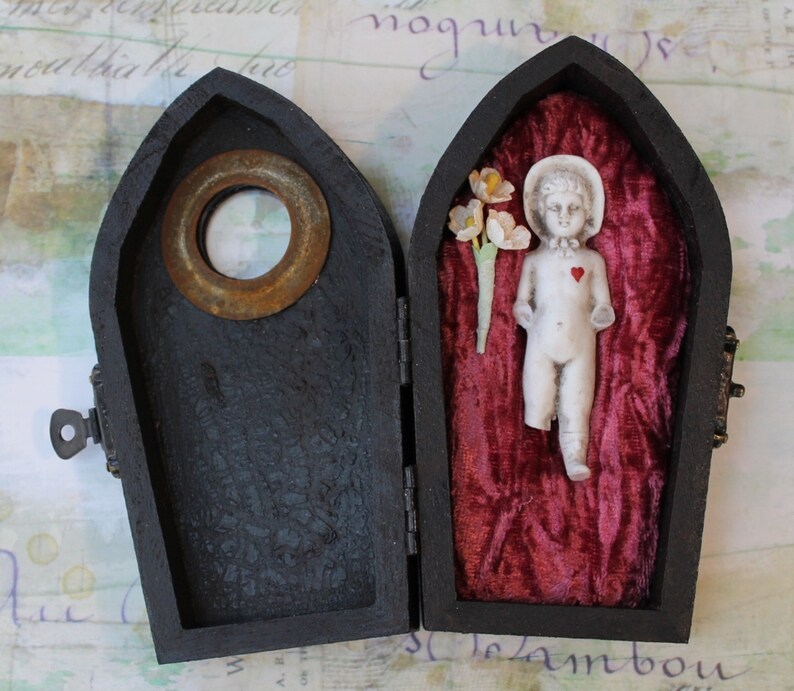 Frozen Charlotte Doll with Wood Coffin Beautiful Corpse with Bonnet