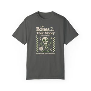 Knochen sind ihr Geld T-Shirt - Unisex Garment-Dyed T-Shirt, ich denke, du solltest Tee verlassen, Tim Robinson Fan Geschenk, Vintage Skelett
