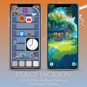 Puede incluir: Una ilustración digital de una estantería con varios iconos y un reloj. El fondo es de color gris azulado. La imagen está etiquetada como "Percy Jackson iOS18 iPhone Bookshelf Background & Matching Wallpaper".