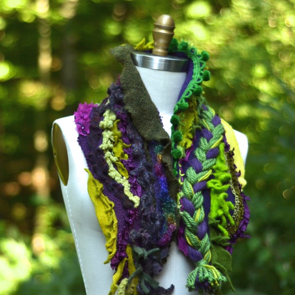 Texturierte Wolle Schal / Schal/Wrap mit Stoffgrund, Garne-Geflecht, Pom-Poms. Woodland-Fantasie