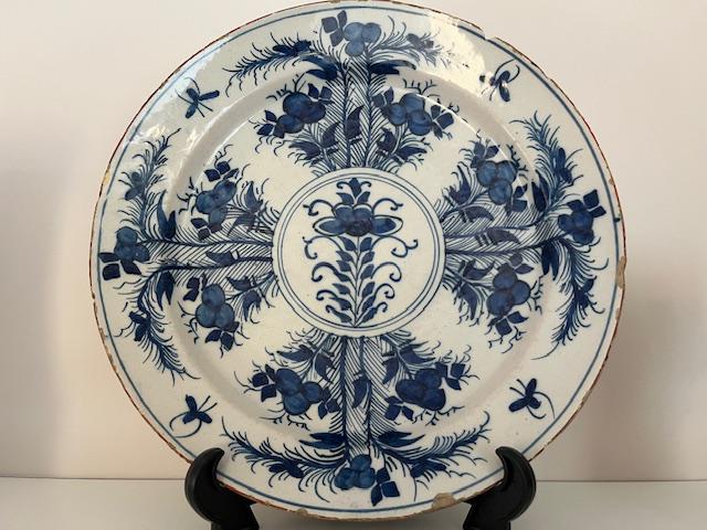 希少なアンティークデルフト皿（17世紀（1650年）、全面に刻印あり