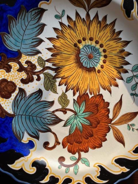 大きな珍しいアンティーク陶器の壁皿（ひまわり）、PZH Gouda の刻印