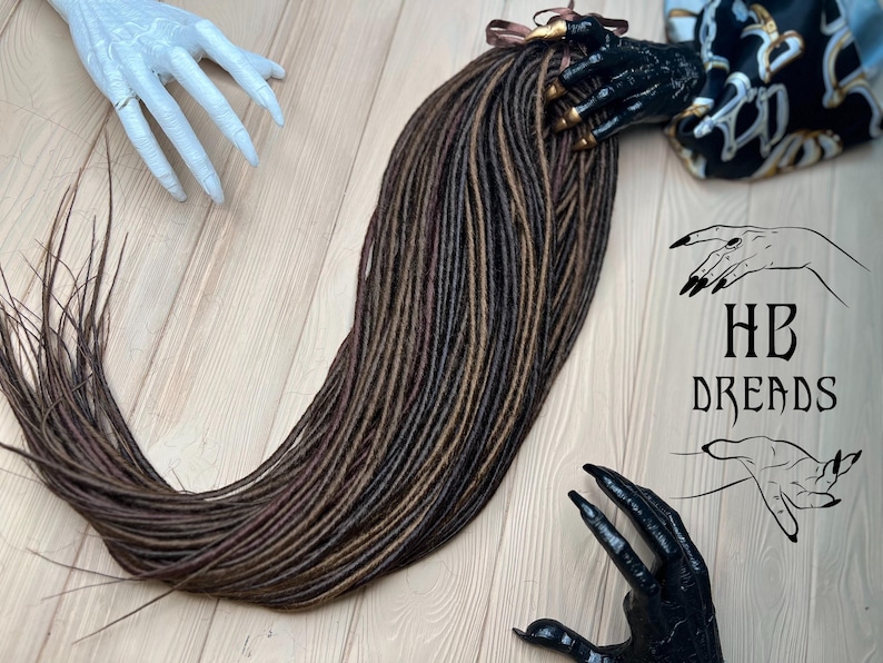 synthetic hair dreadlocks in shades of brown, available in 45-50 cm or 55-60 cm lengths. Choose DE (double-ended) for a fuller look or SE (single-ended) for extensions or added volume. Features dreaded ends for a natural and stylish finish.