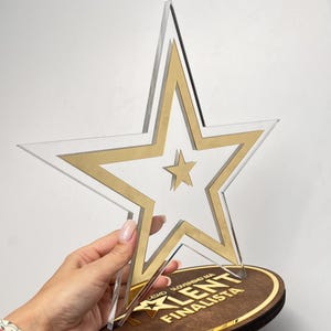 Trofeo estrella, Trofeo personalizado con base de madera para eventos, Placa de acrílico con forma de estrella, Trofeo personalizado, Premio al talento