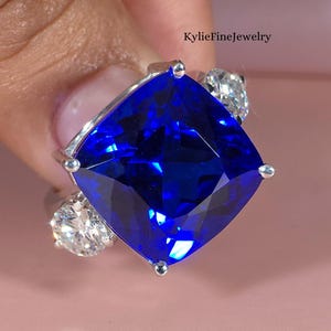 Blue Sapphire Cushion Cut Engagement Ring, 24.5TCW Three Stone Sapphire Wedding Ring, Side Round Cut Gemstone Ring, 925 sterling Silver Ring