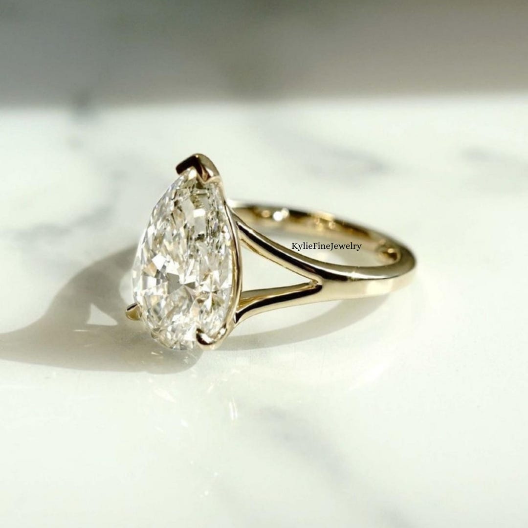 Solid Gold Split Shank Oval Cut Moissanite Engagement Ring, Solitaire ...
