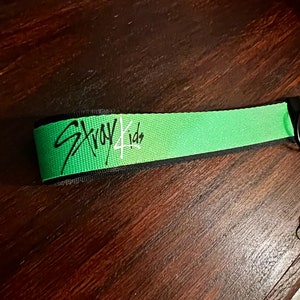 K-pop Light Stick Wristlet Lanyard - Stray Kids- Green/Black - Double