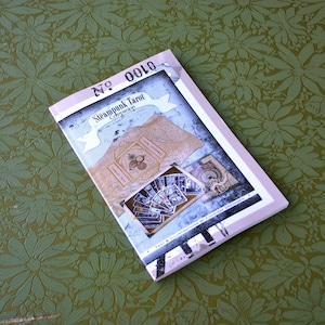 Guide des cartes oracle du jeu de tarot steampunk postmoderne universitaire