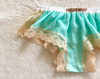 Boxer vert menthe en mousseline de soie et coton blanc/style HAKKA (fabriqué sur commande)