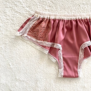 Seidiger Satin und Blumenspitze Boxer/Stil AKIZAKURA (auf Bestellung)