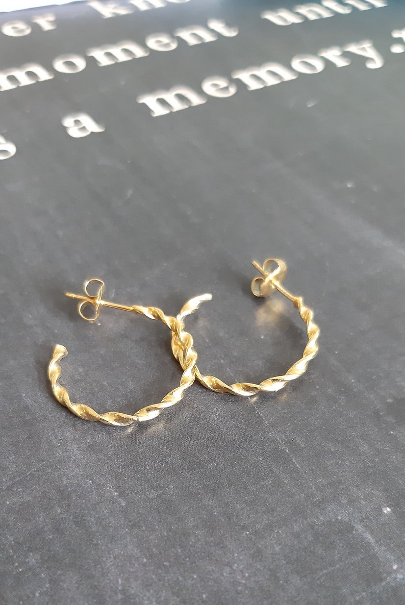 Women/'s Gold Earning Small Hoop Minimalist Earnings Twisted Hoops Gold Filled Earrings Gold Earnings Twisted Open Open Shaped