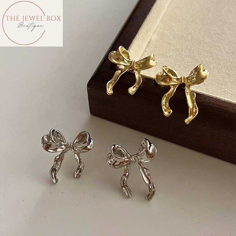 Bow Figure Earrings main image 0