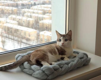 Soft knitted cat bed, padded cat mat, knitted kitten bed, soft cat bed, cute cat bed, indoor cat bed, pet lover gift, cat lover gift