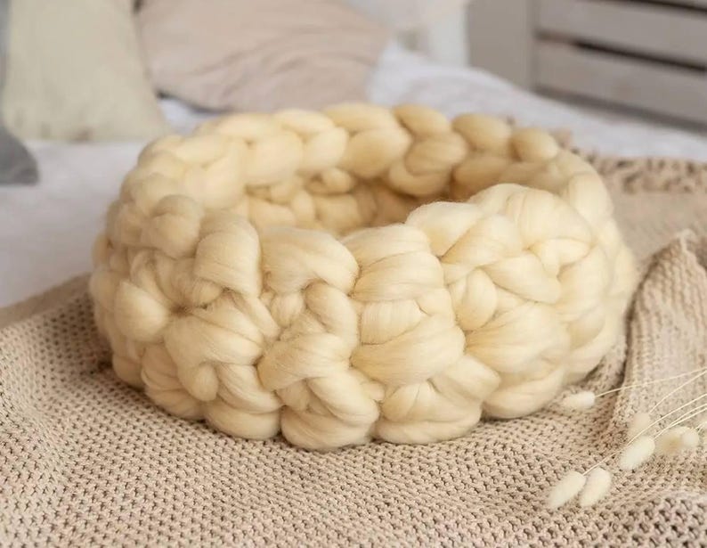 Round cat bed, natural wool bed, gift for cat, crochet cat bed, chunky cat mat, handmade small pet bed, washable cat bed, custom pet mat image 2