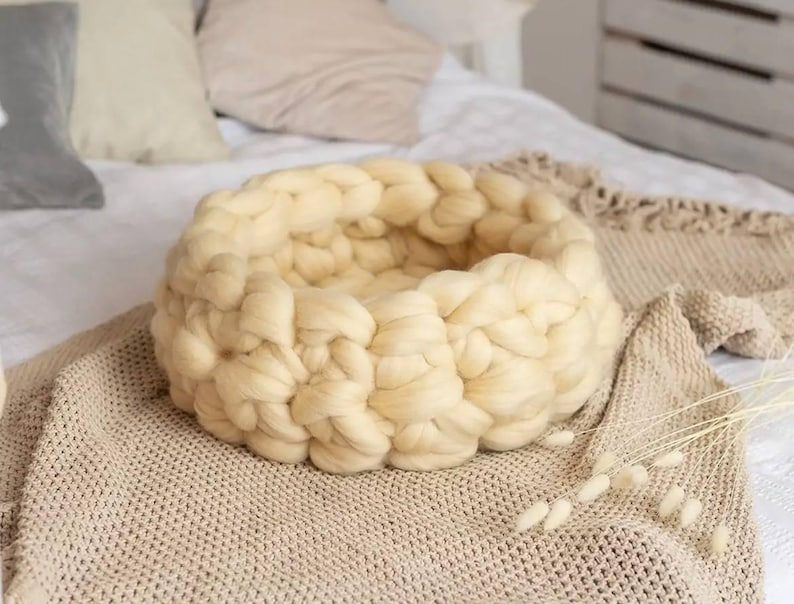 Round cat bed, natural wool bed, gift for cat, crochet cat bed, chunky cat mat, handmade small pet bed, washable cat bed, custom pet mat image 5