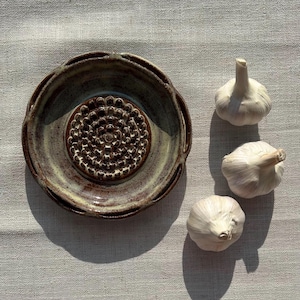 Ceramic Garlic Grater in Sand