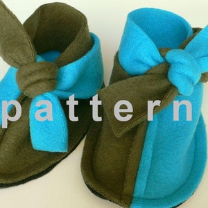 baby booties pattern - super easy sewing tutorial in english and spanish - non kick off baby shoes