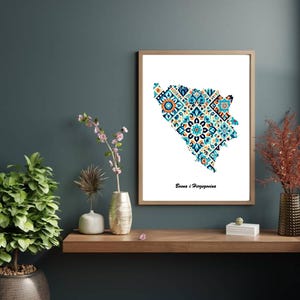 Bosnische Kilim Karte Poster | Bosnien und Herzegowina Wandkunst | Kultureller Digitaler Download PNG | Größe A2