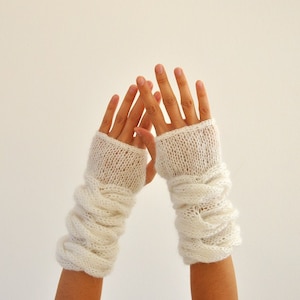 Fingerlose Handschuhe Pulswärmer Weiß Mohair weich warm gemütlich Winter Accessoire Winter Mode schick elegant