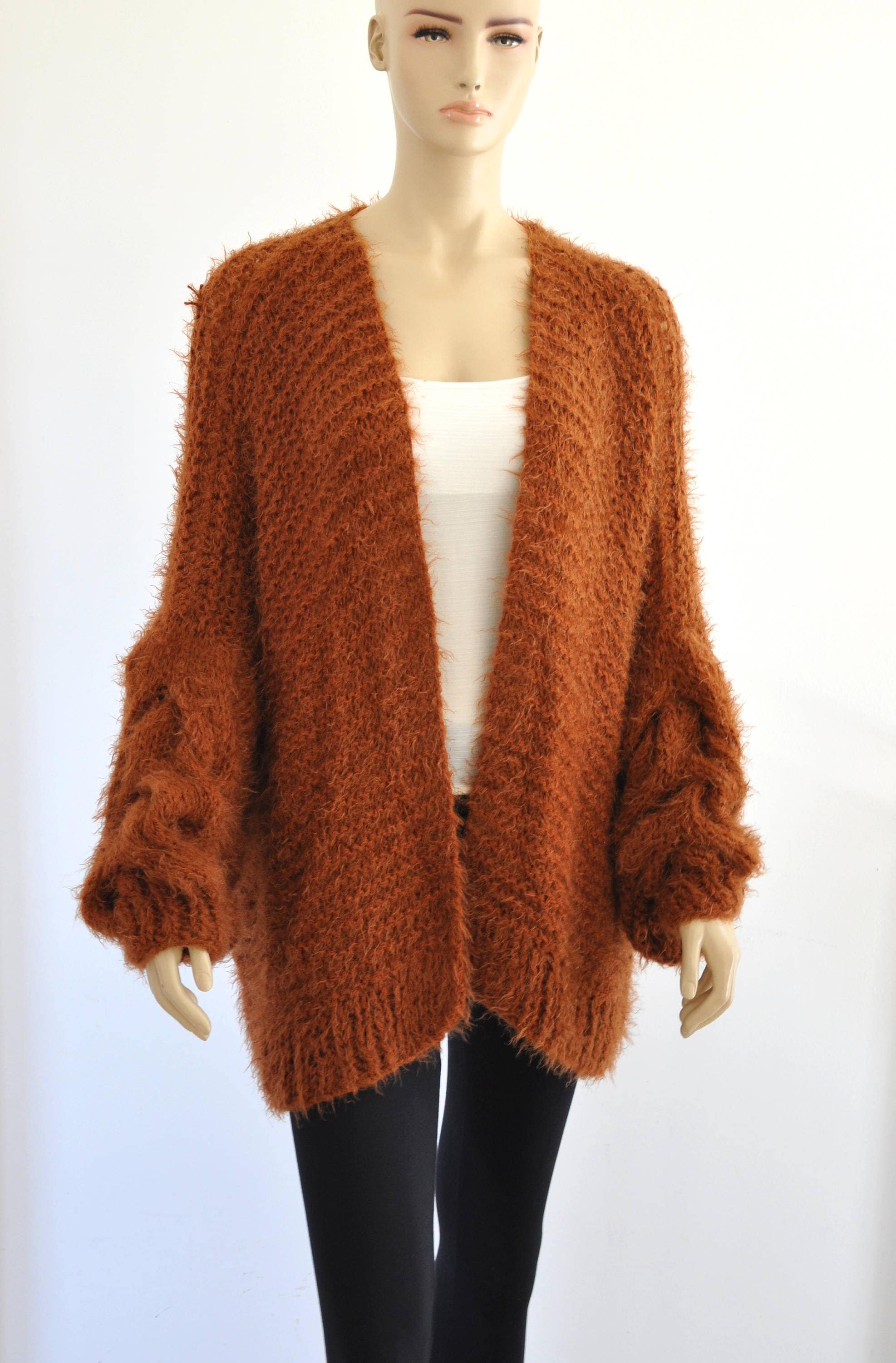 CHUNKY CABLE KNIT CARDIGAN