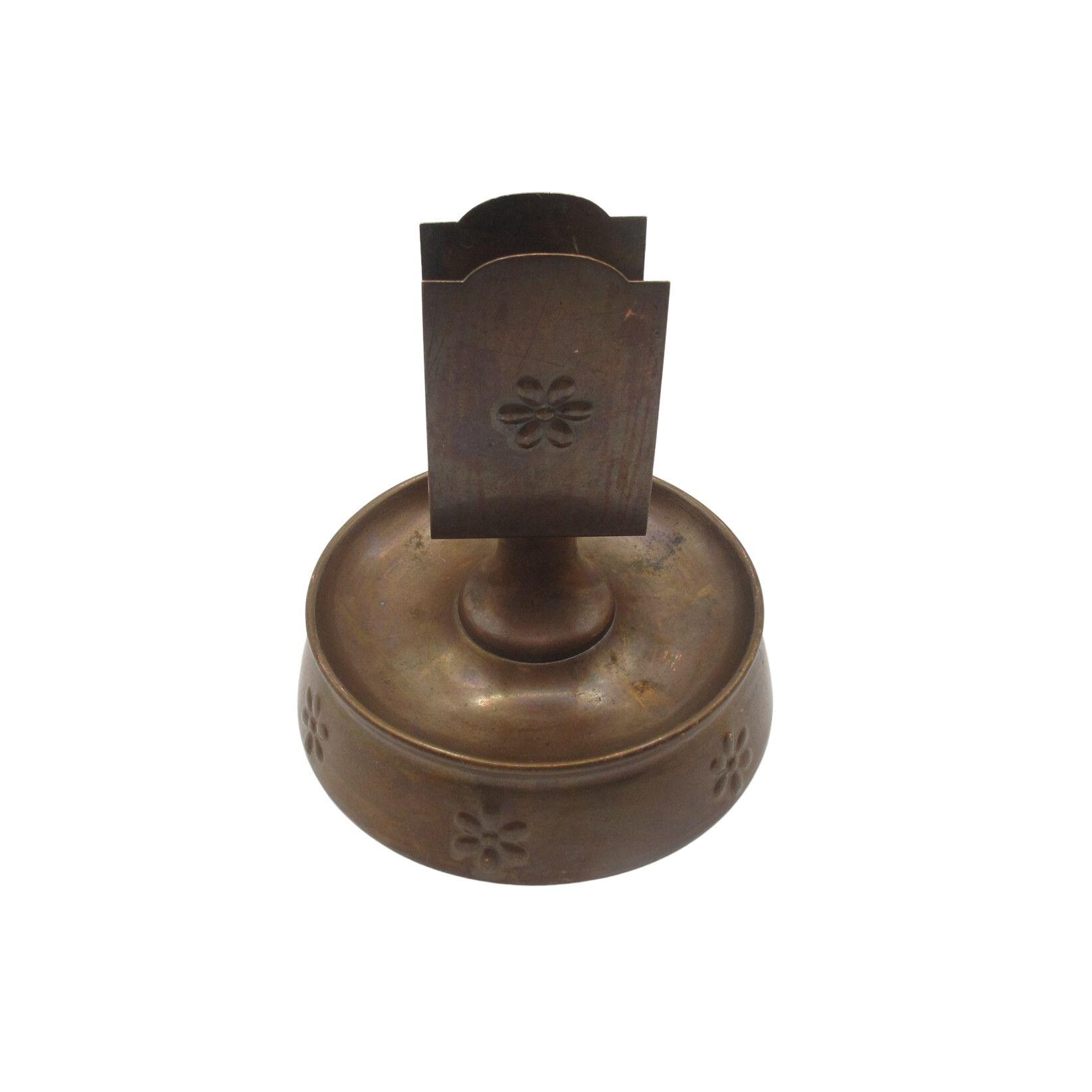 Metal scalloped metal snuff/pill box (COL #1497) Metal scalloped metal snuff/pill box (COL #1497)