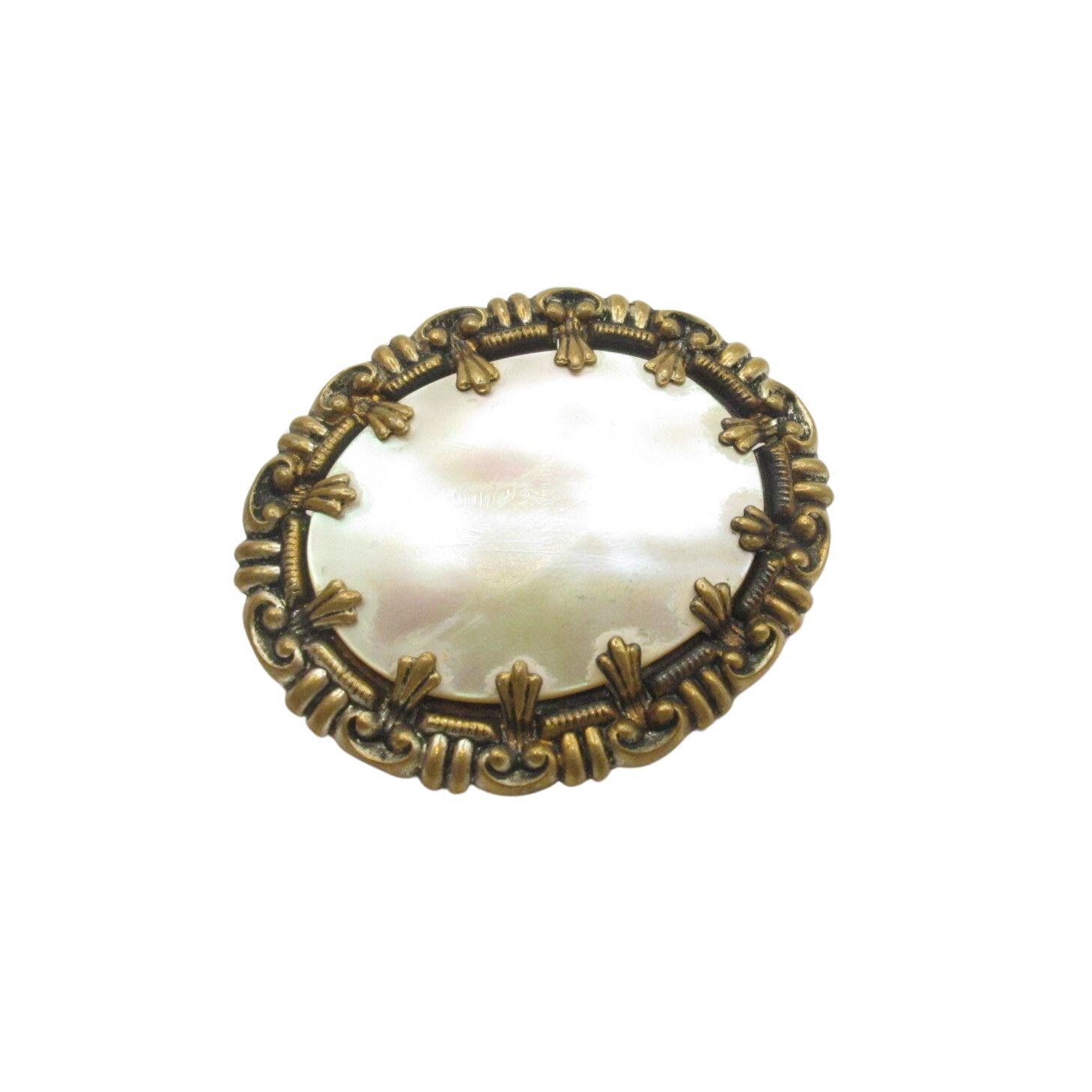 Belle Broche Avec Incrustation De Nacre - Modèle Ancien Neuf - 60 X 45 Mm - Sans Marque