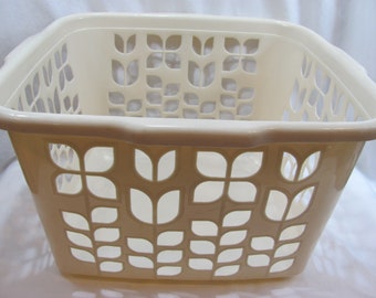Vintage Rubbermaid Square Ivory Almond Plastic Laundry Basket Hamper