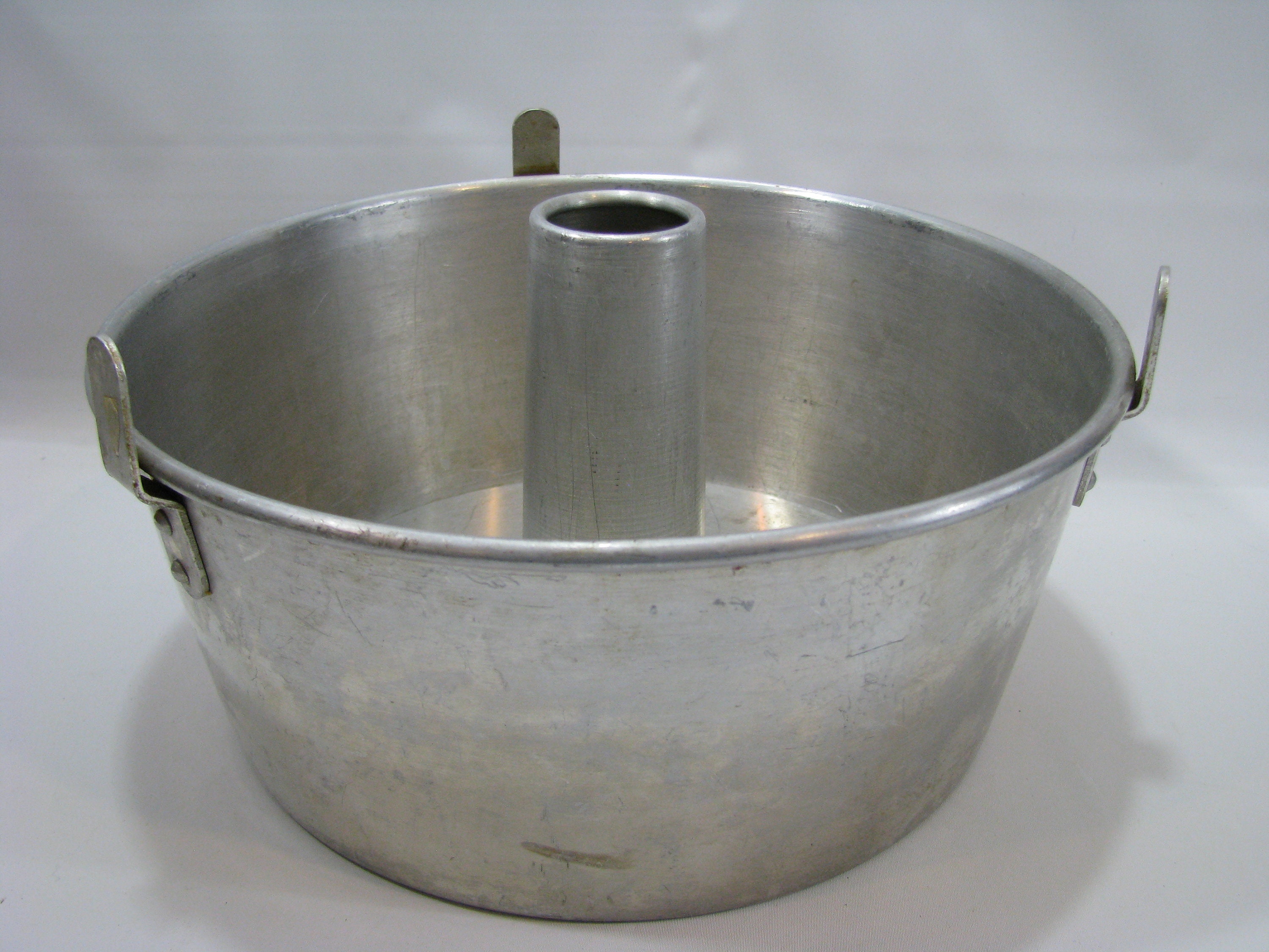 Mirro cake pan cheap