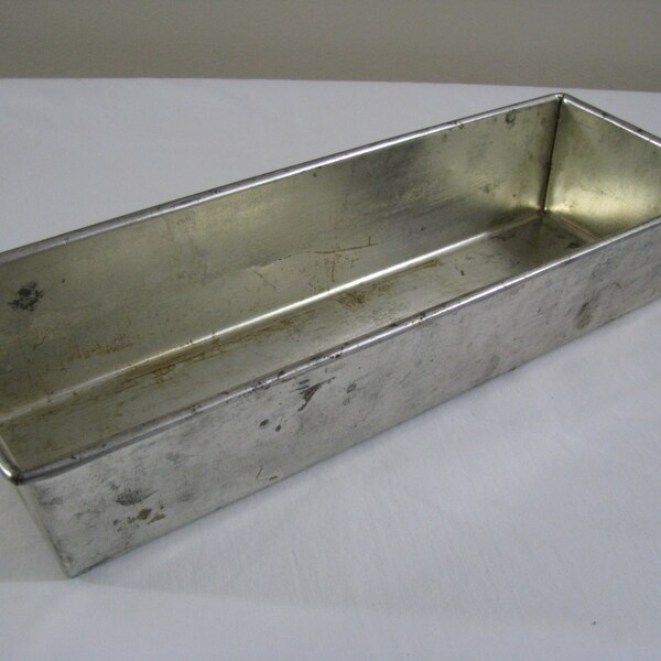 Vintage Ekco Ekcoloy Silver Beauty 13 in Long Loaf Cake Pan T640-13