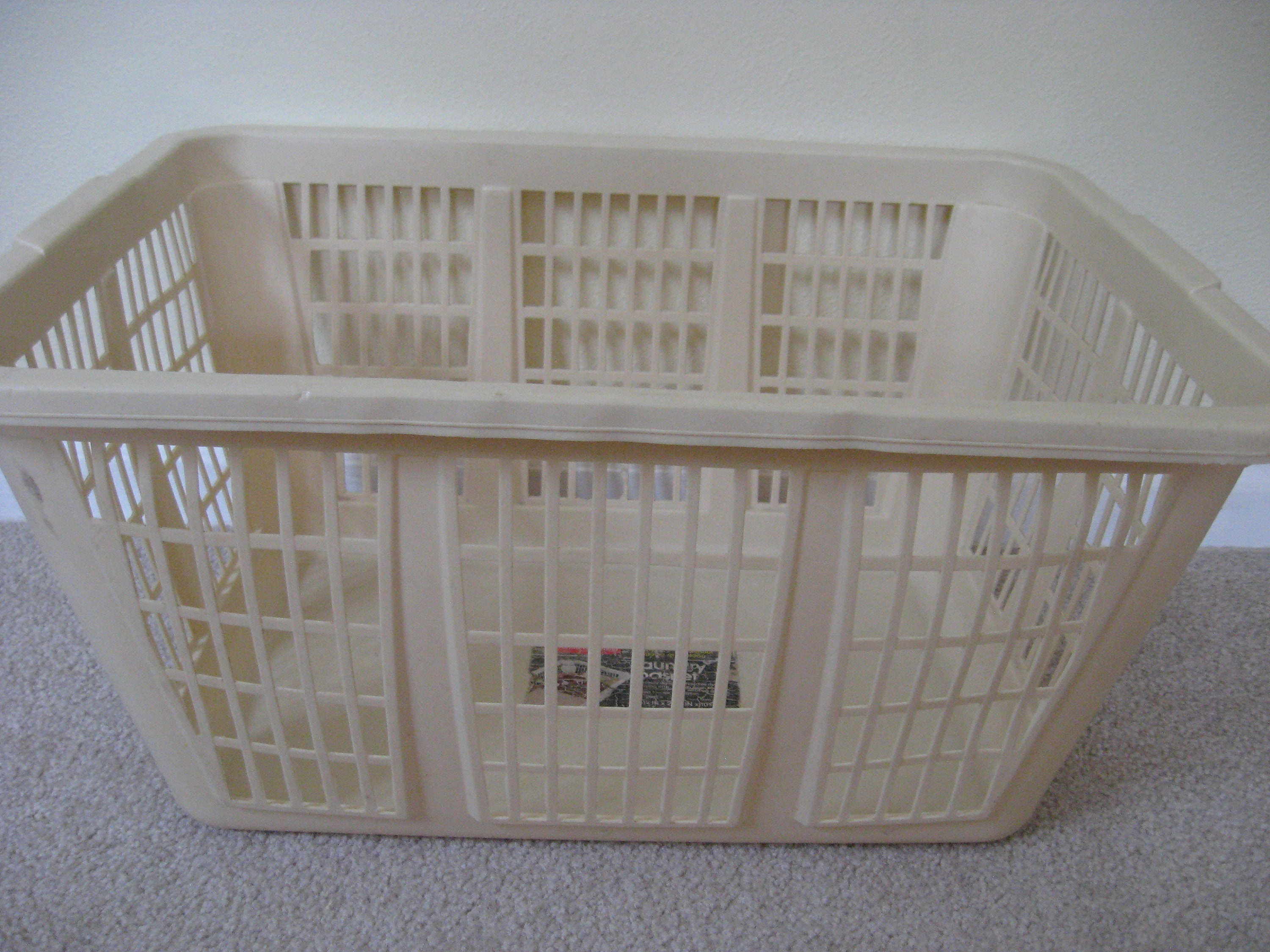 VINTAGE RUBBERMAID LAUNDRY HAMPER CLOTHES BASKET 1980..PINK