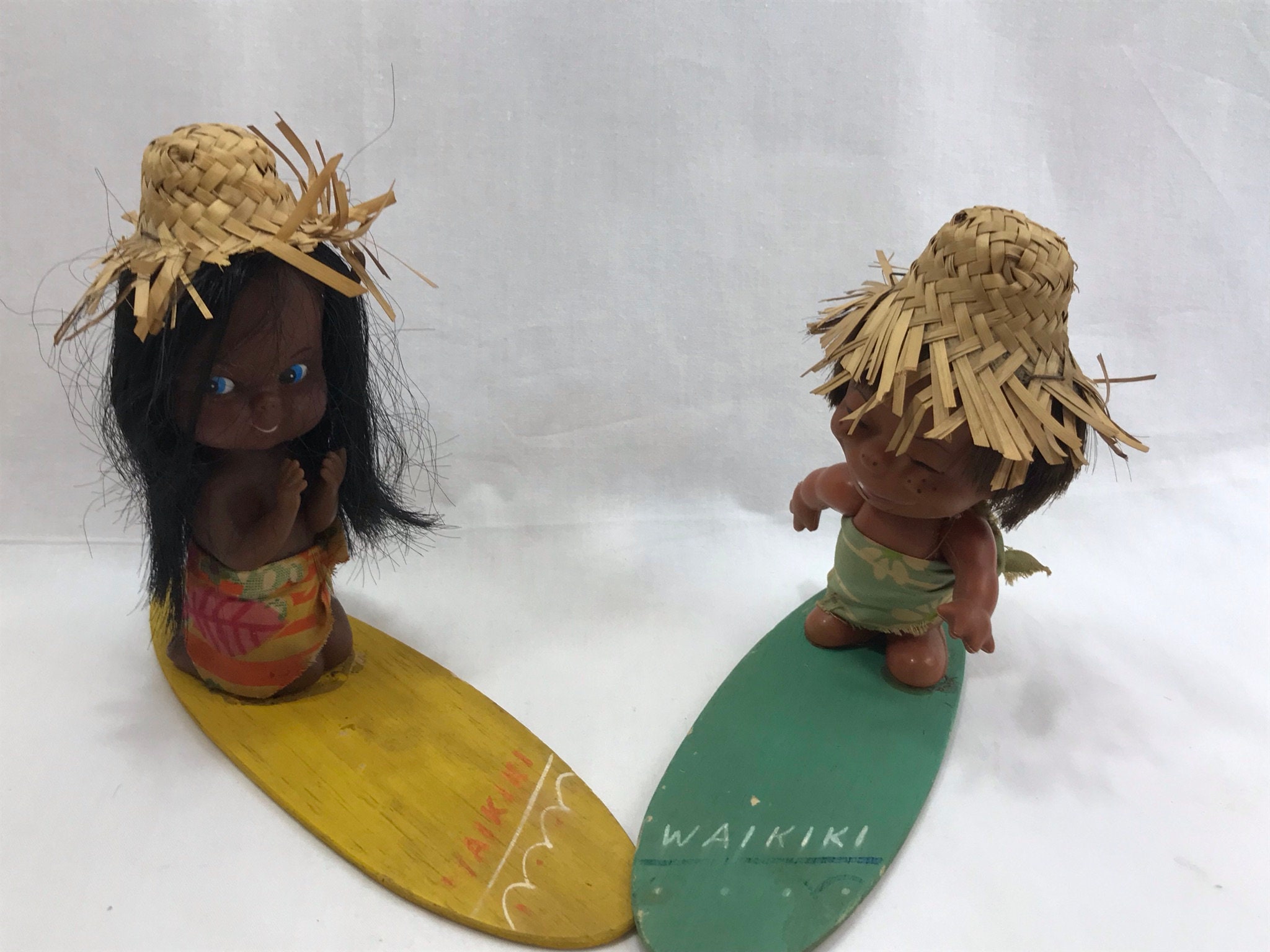 2 zabytkowe lalki Waikiki Hawaiian Surfing Girl Boy Surfing