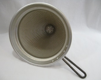 Vintage Wear Ever Aluminum Cone Sieve Strainer Colander 3341 1/2