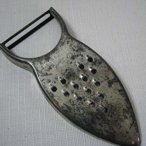 Vintage M E Heuck Potato Vegetable Peeler Grater Kitchen Utensil S & S Devault