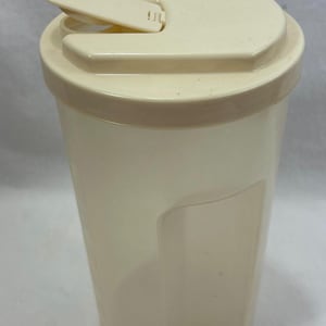 Vintage Rubbermaid 1 Gallon Plastic Pitcher Servin Saver 2 Quart 0038