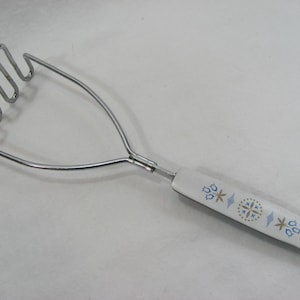 Vintage Ekco Carousel Dutch Tulip Potato Masher Stainless Steel with Blue White Handle