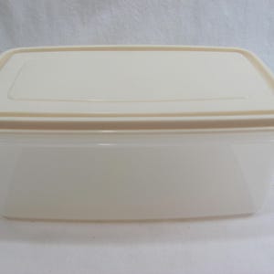 Recipiente de almacenamiento rectangular vintage Rubbermaid #9 Servin Saver de 12 tazas con tapa en forma de almendra