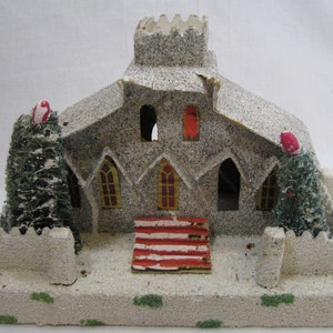 Vintage Christmas Village Putz Casa Grande Iglesia Bottlebrush Árboles Japón Mica Glitter 9"
